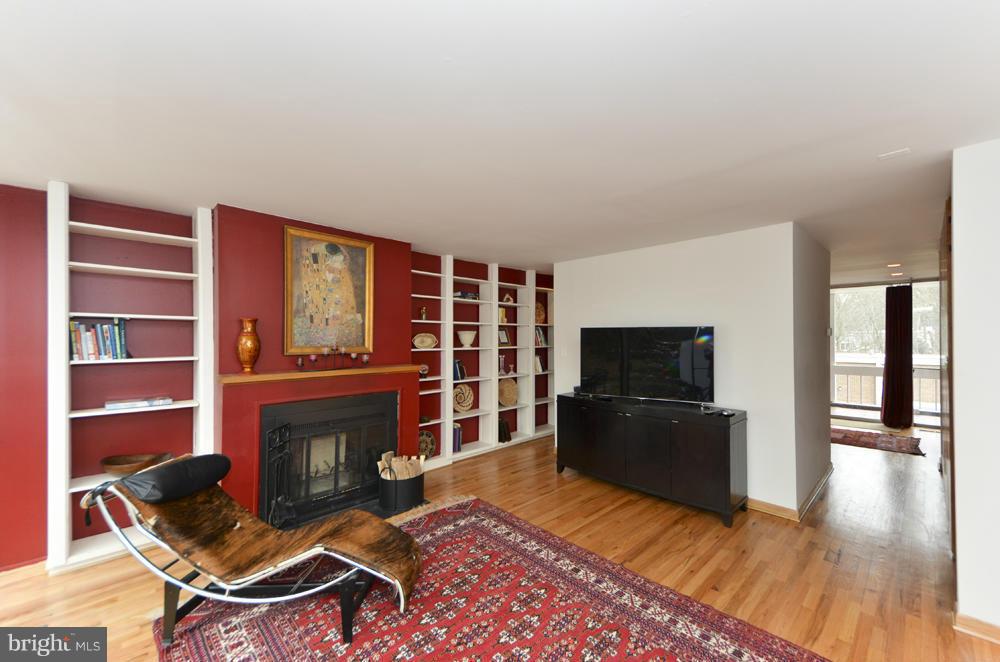11583 Maple Ridge Road Reston, VA 20190 - Photo 16 of 30 Family Room