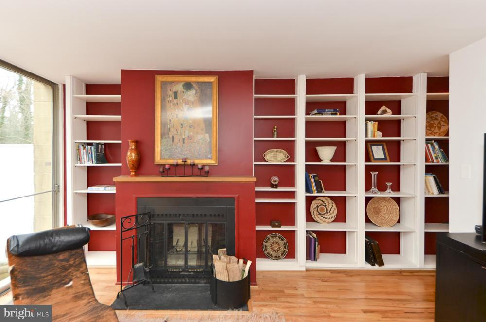 11583 Maple Ridge Road Reston, VA 20190 - Photo 17 of 30 Family Room