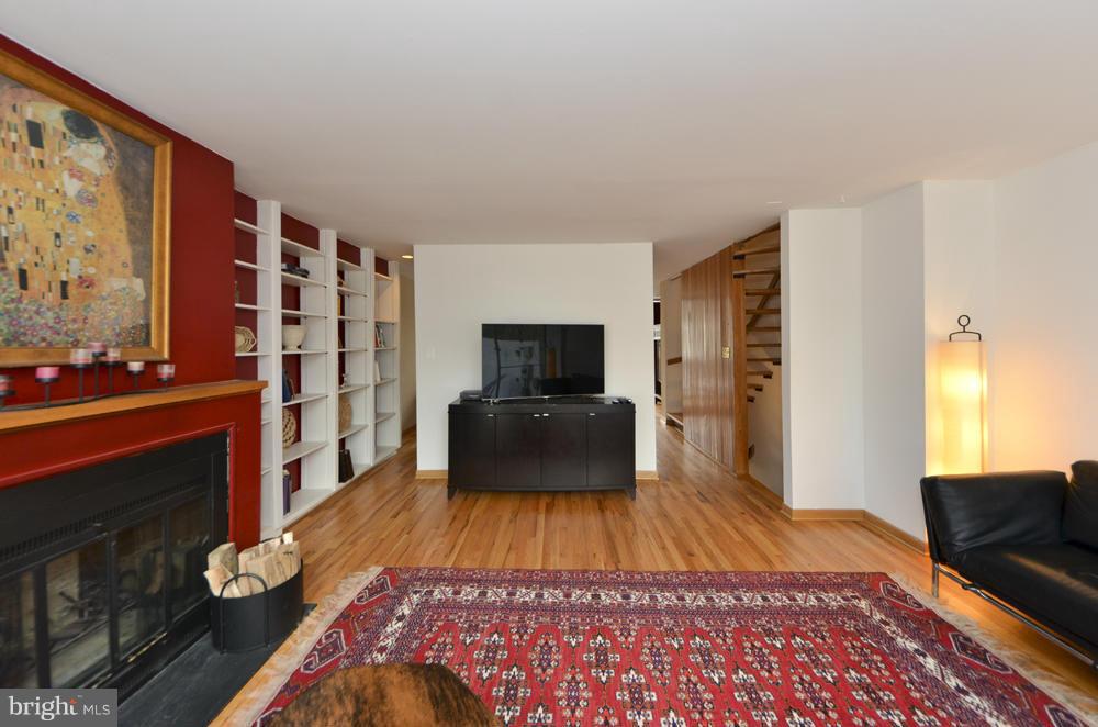 11583 Maple Ridge Road Reston, VA 20190 - Photo 18 of 30 Family Room
