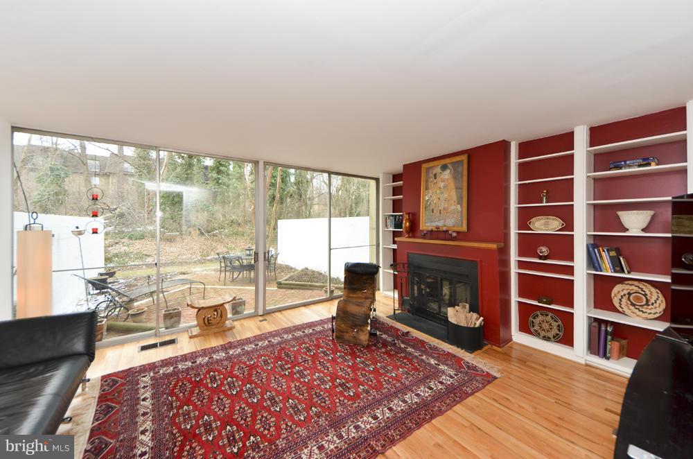 11583 Maple Ridge Road Reston, VA 20190 - Photo 19 of 30 Family Room