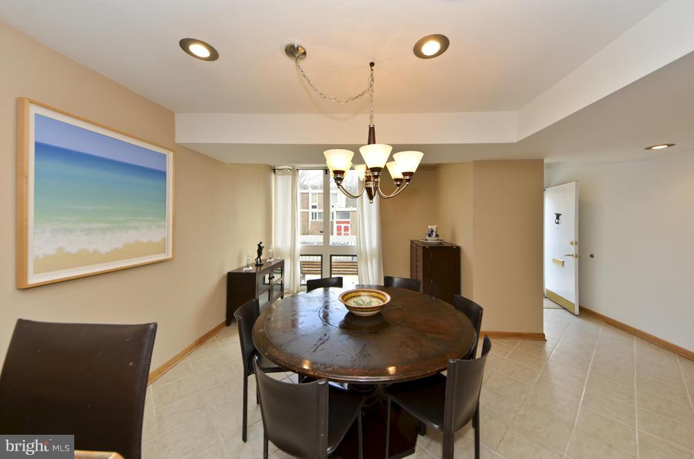 11583 Maple Ridge Road Reston, VA 20190 - Photo 4 of 30 Dining Room