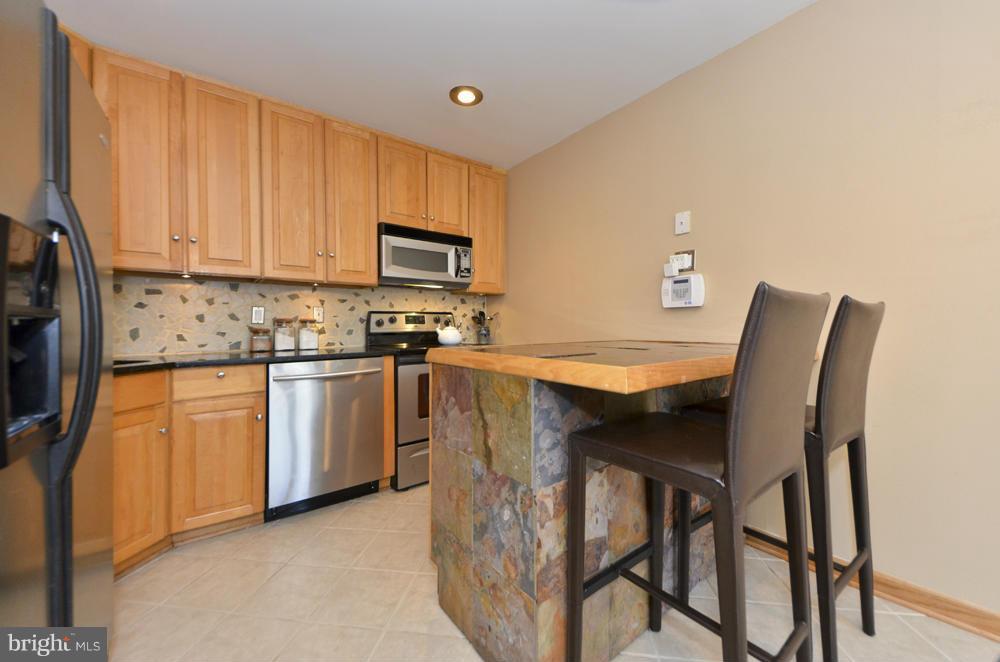 11583 Maple Ridge Road Reston, VA 20190 - Photo 7 of 30 Kitchen
