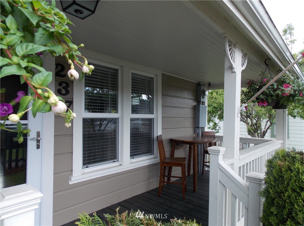 237 Southwest Cascade Avenue Chehalis, WA 98532 - Photo 2 of 20 Gallery Image 2