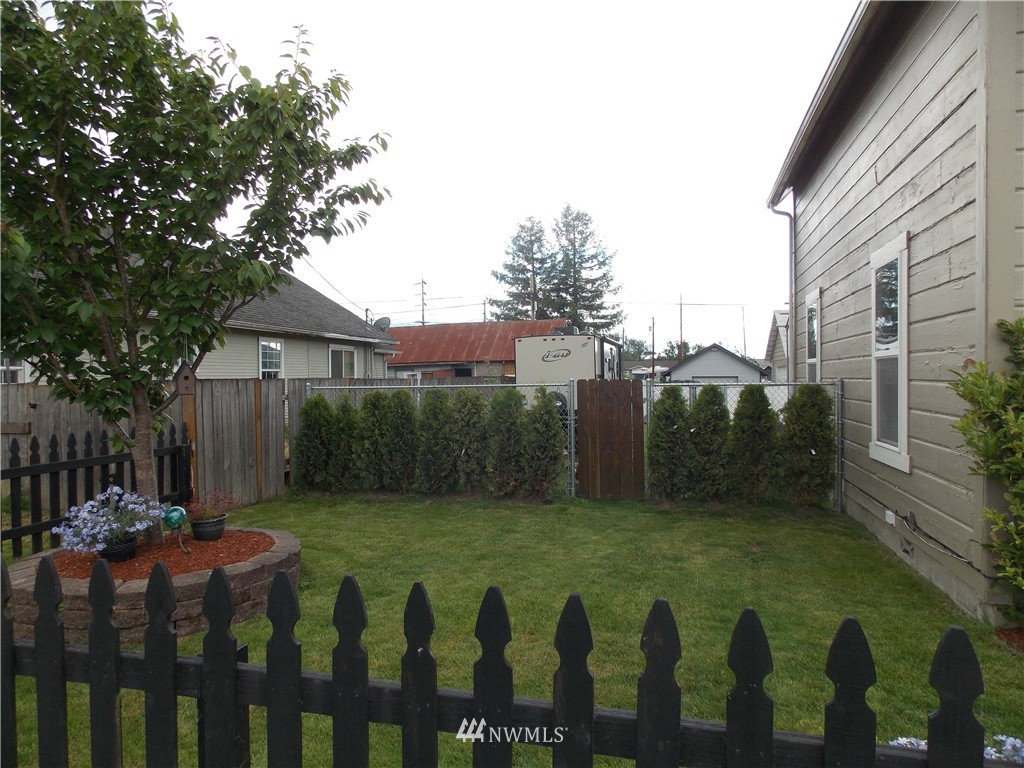 237 Southwest Cascade Avenue Chehalis, WA 98532 - Photo 15 of 20 Gallery Image 15