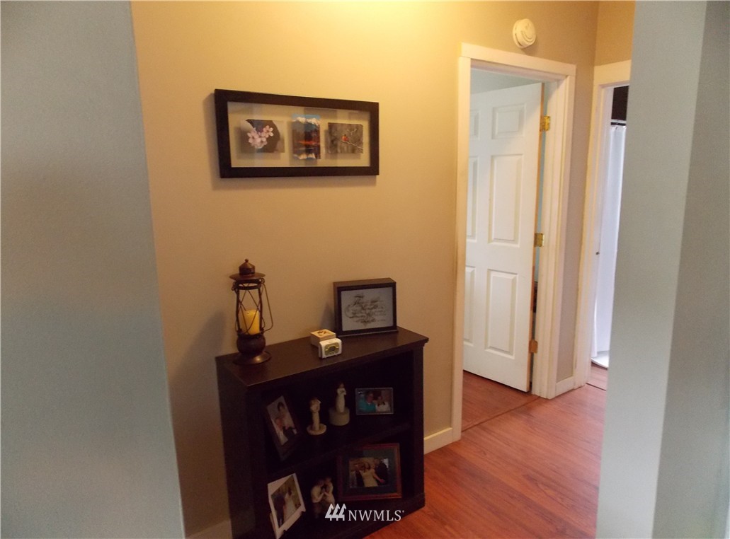 237 Southwest Cascade Avenue Chehalis, WA 98532 - Photo 4 of 20 Gallery Image 4