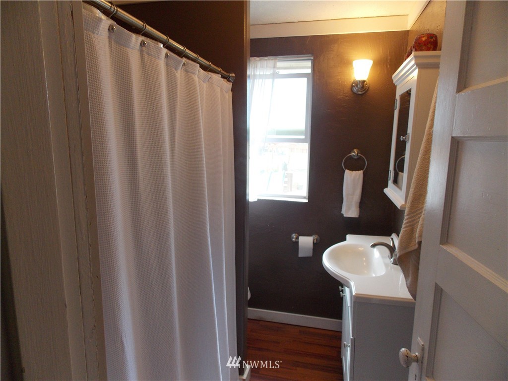 237 Southwest Cascade Avenue Chehalis, WA 98532 - Photo 5 of 20 Gallery Image 5