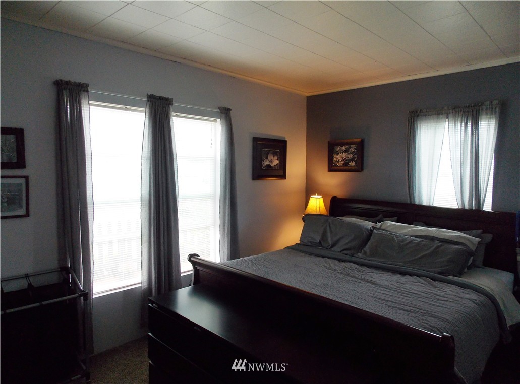 237 Southwest Cascade Avenue Chehalis, WA 98532 - Photo 6 of 20 Gallery Image 6