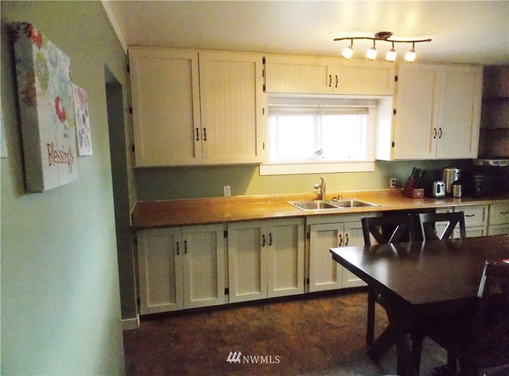 237 Southwest Cascade Avenue Chehalis, WA 98532 - Photo 8 of 20 Gallery Image 8