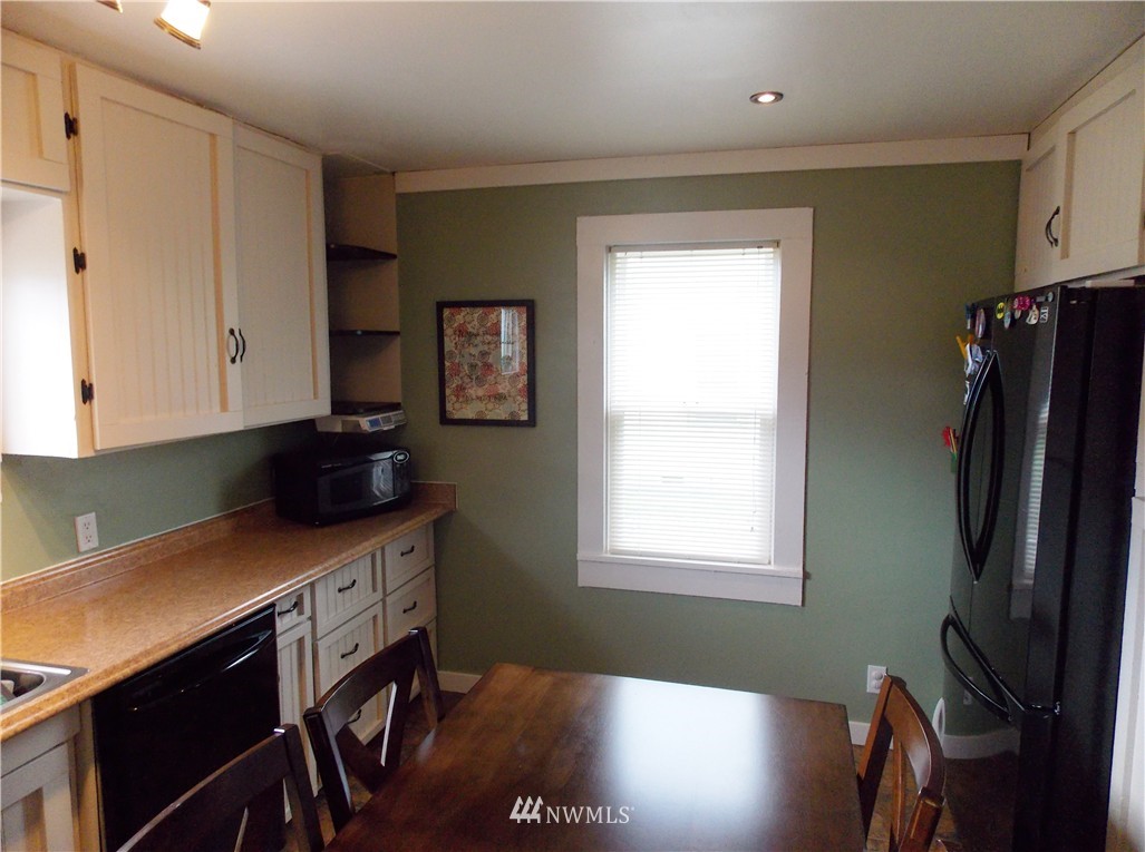 237 Southwest Cascade Avenue Chehalis, WA 98532 - Photo 9 of 20 Gallery Image 9