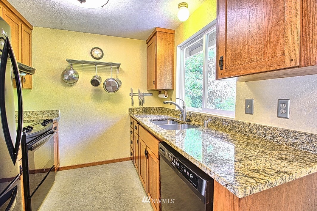 20530 Greening Road Bothell, WA 98012 - Photo 17 of 24