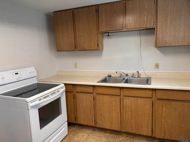 $125,000 | 214 East Spruce Street, Rawlins, WY 82301