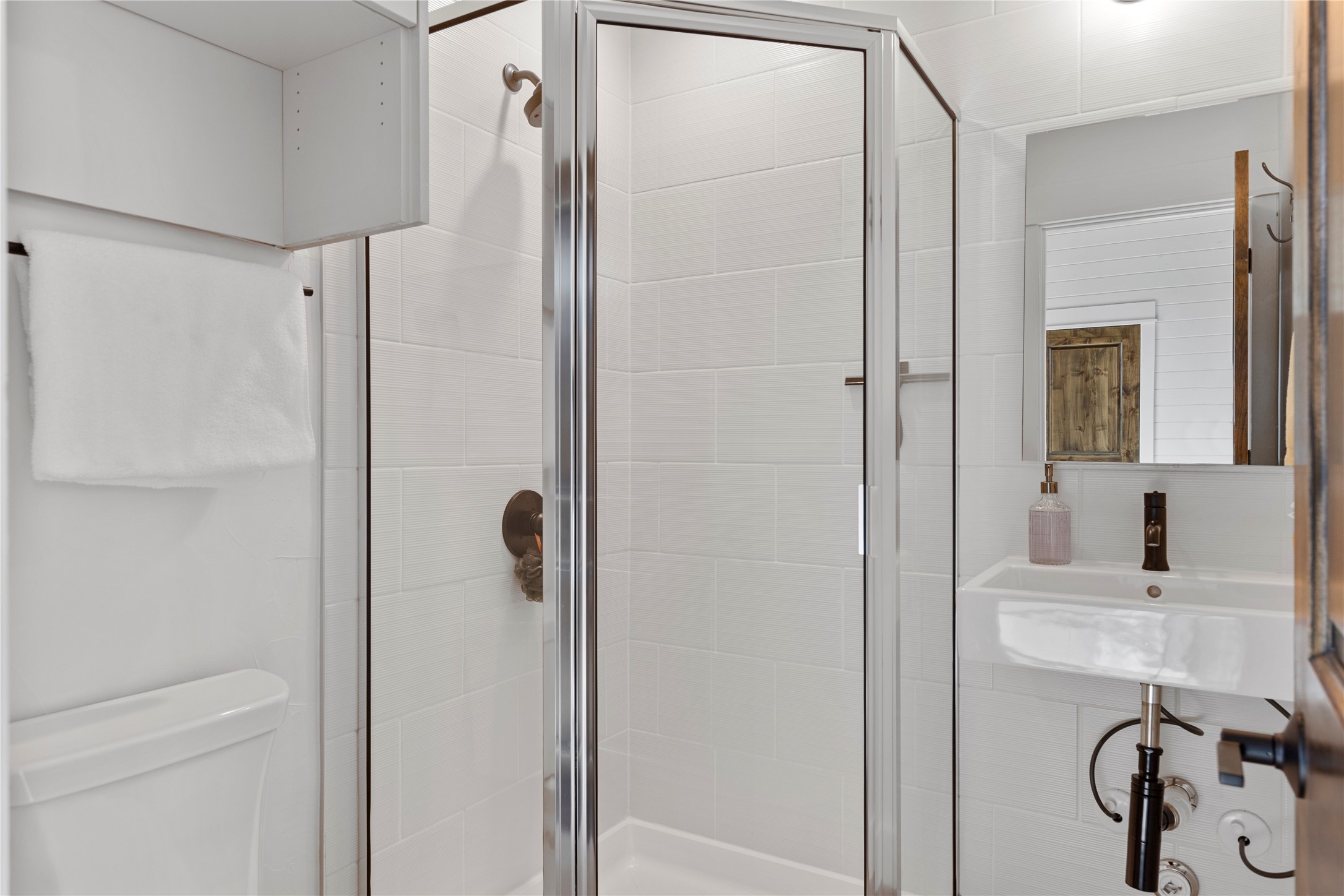 19216 Lost Tree, Unit 8 Spicewood, TX 78669 - Photo 18 of 27 Loft third bedroom has full bathroom