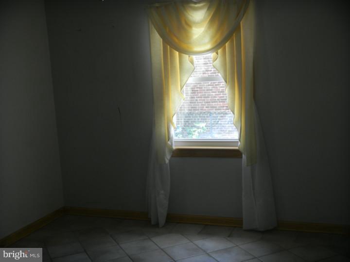 45 Edgewood Road Broomall, PA 19008 - Photo 5 of 14 Living Room