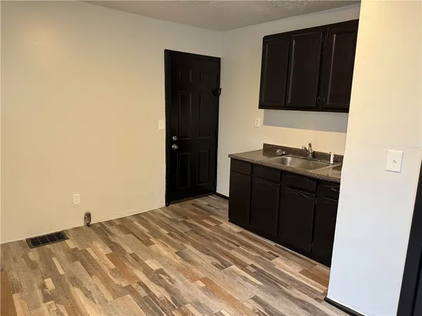 $895 | 710-712 Jay Street, Unit 3, Rochester, NY 14611