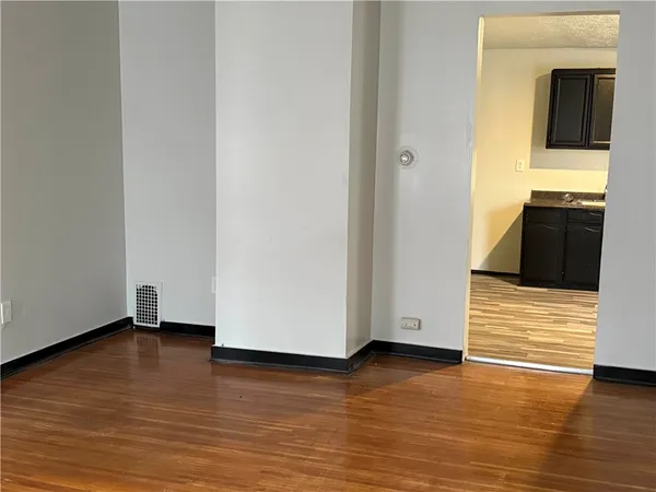 $895 | 710-712 Jay Street, Unit 3, Rochester, NY 14611