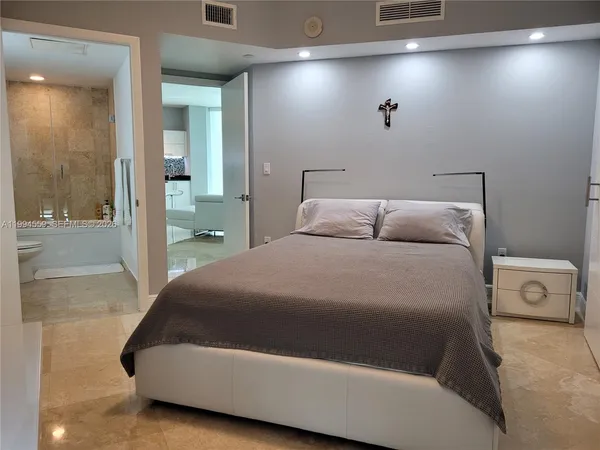 $495,000 | 350 South Miami Avenue, Unit 2714, Miami, FL 33130