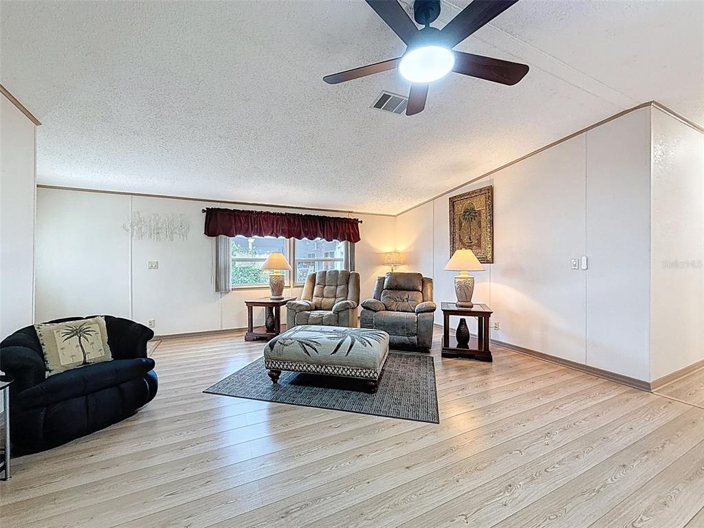 1001 Starkey Road, Unit 259 Largo, FL 33771 - Photo 7 of 30 Living Area