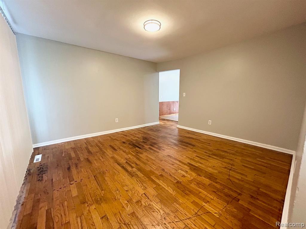 5801 Western Road Flint, MI 48506 - Photo 4 of 17 Gallery Image 4