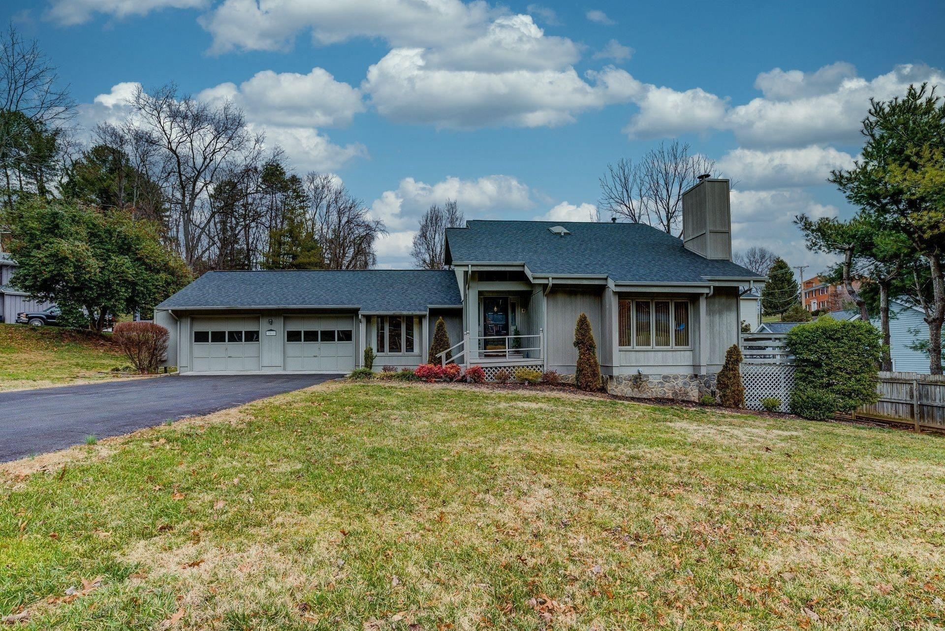 3511 Heritage Road Southwest Roanoke, VA 24015 - Photo 1 of 41 Front