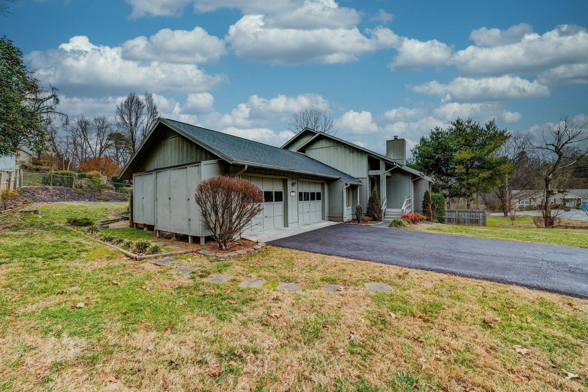 3511 Heritage Road Southwest Roanoke, VA 24015 - Photo 2 of 41 002-337755-035-337755-44-3511 Heritage-2