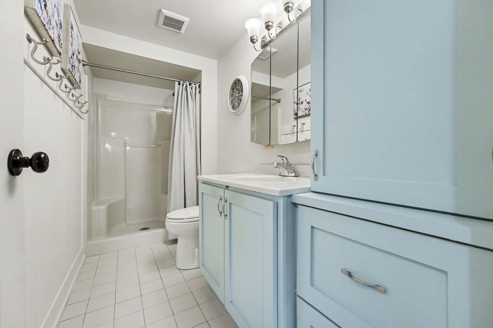 3604 192nd Street Lansing, IL 60438 - Photo 21 of 29 a bathroom with a sink a toilet and shower
