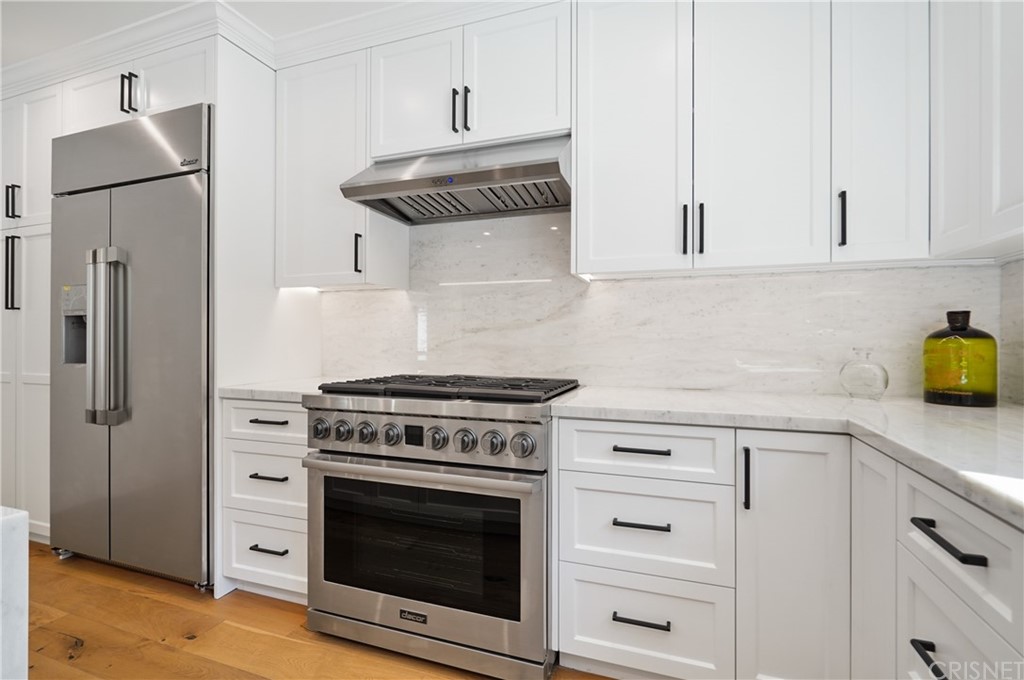 431 Nesmuth Road Glendale, CA 91202 - Photo 11 of 68 a kitchen with stainless steel appliances granite countertop white cabinets and a stove