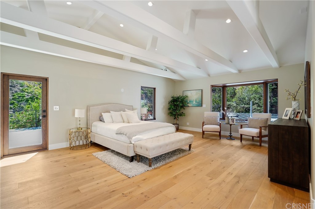 431 Nesmuth Road Glendale, CA 91202 - Photo 19 of 68 a spacious bedroom with a large bed and large windows
