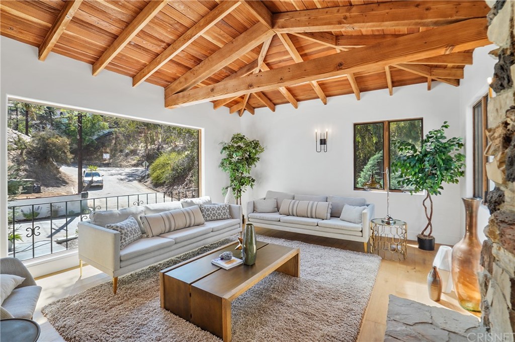 431 Nesmuth Road Glendale, CA 91202 - Photo 31 of 68 a living room with furniture wooden floor and a large window