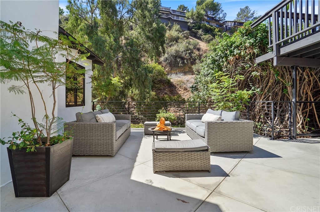 431 Nesmuth Road Glendale, CA 91202 - Photo 33 of 68 a view of outdoor space with seating space