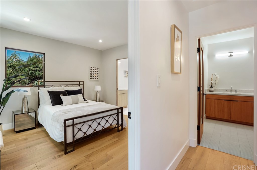 431 Nesmuth Road Glendale, CA 91202 - Photo 41 of 68 a bedroom with a bed and a cabinets