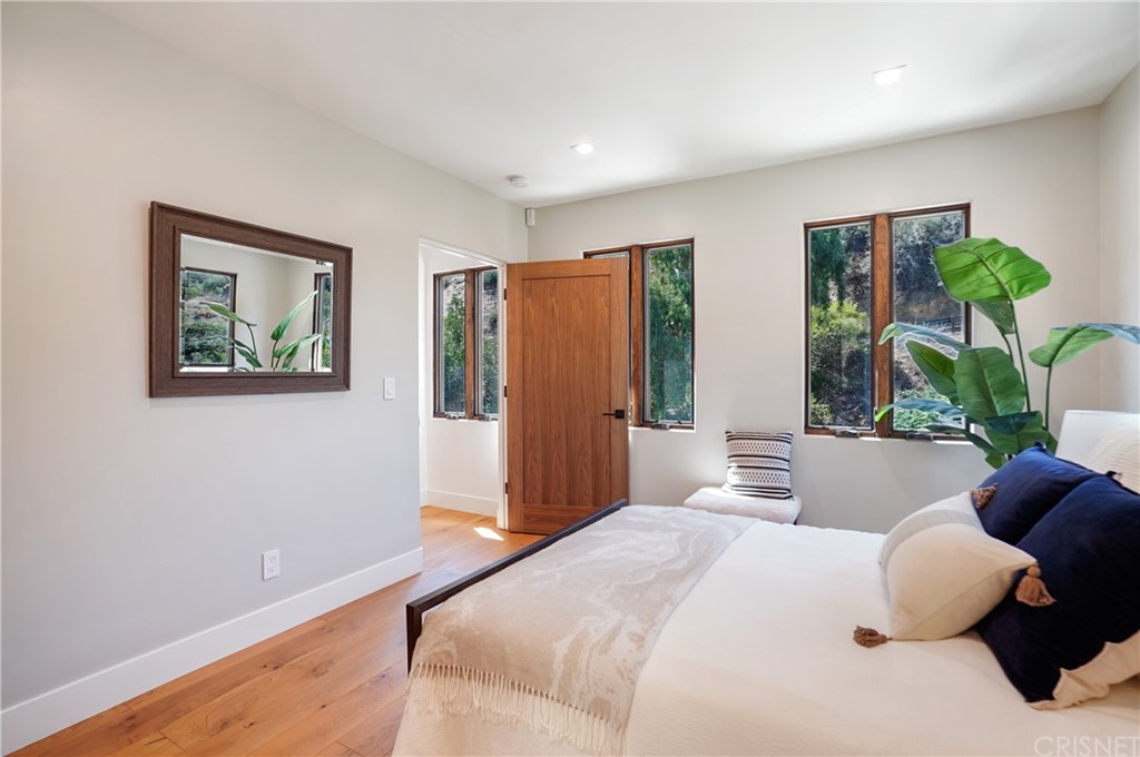 431 Nesmuth Road Glendale, CA 91202 - Photo 46 of 68 a bedroom with a bed and wooden floor