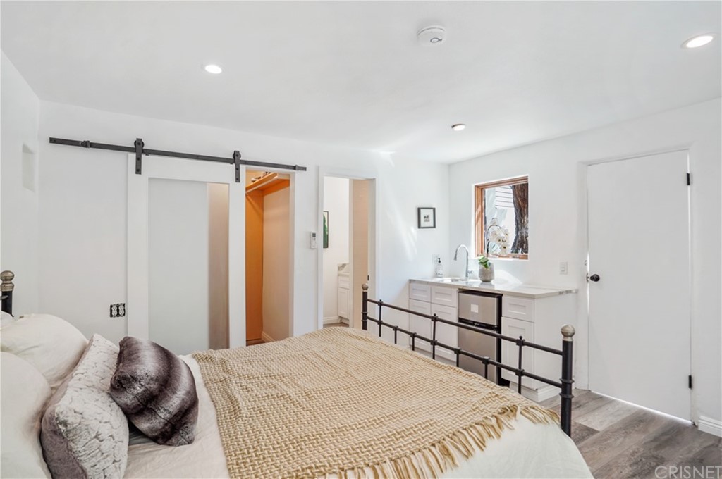 431 Nesmuth Road Glendale, CA 91202 - Photo 48 of 68 a bedroom with a bed and a mirror