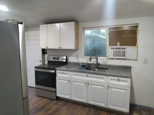 $995,000 | 15561 El Cajon Street, Sylmar, CA 91342