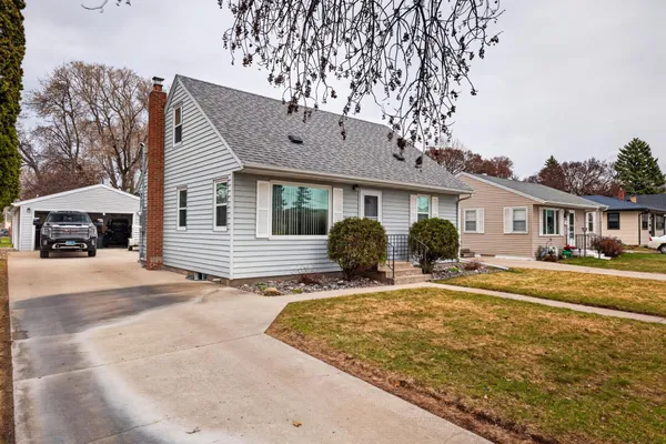 $275,000 | 1633 10th Avenue South, Fargo, ND 58103