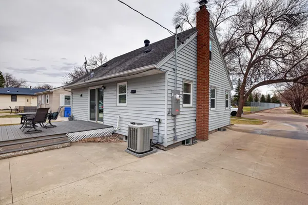 $275,000 | 1633 10th Avenue South, Fargo, ND 58103