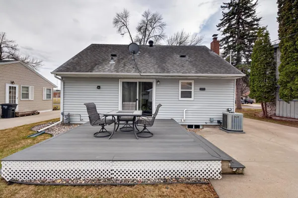$275,000 | 1633 10th Avenue South, Fargo, ND 58103