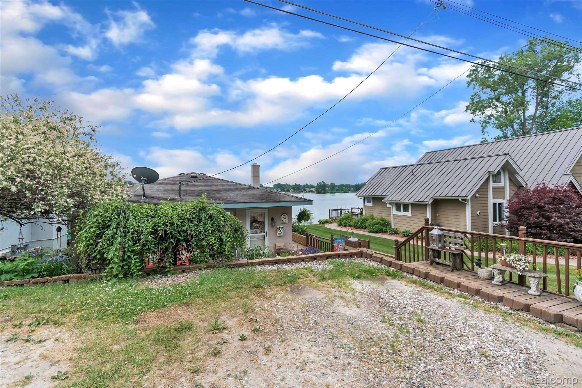 3332 Rush Lake Road Pinckney, MI 48169 - Photo 15 of 36 02-3332 Rush Lake Rd-windowstill-re.jpg