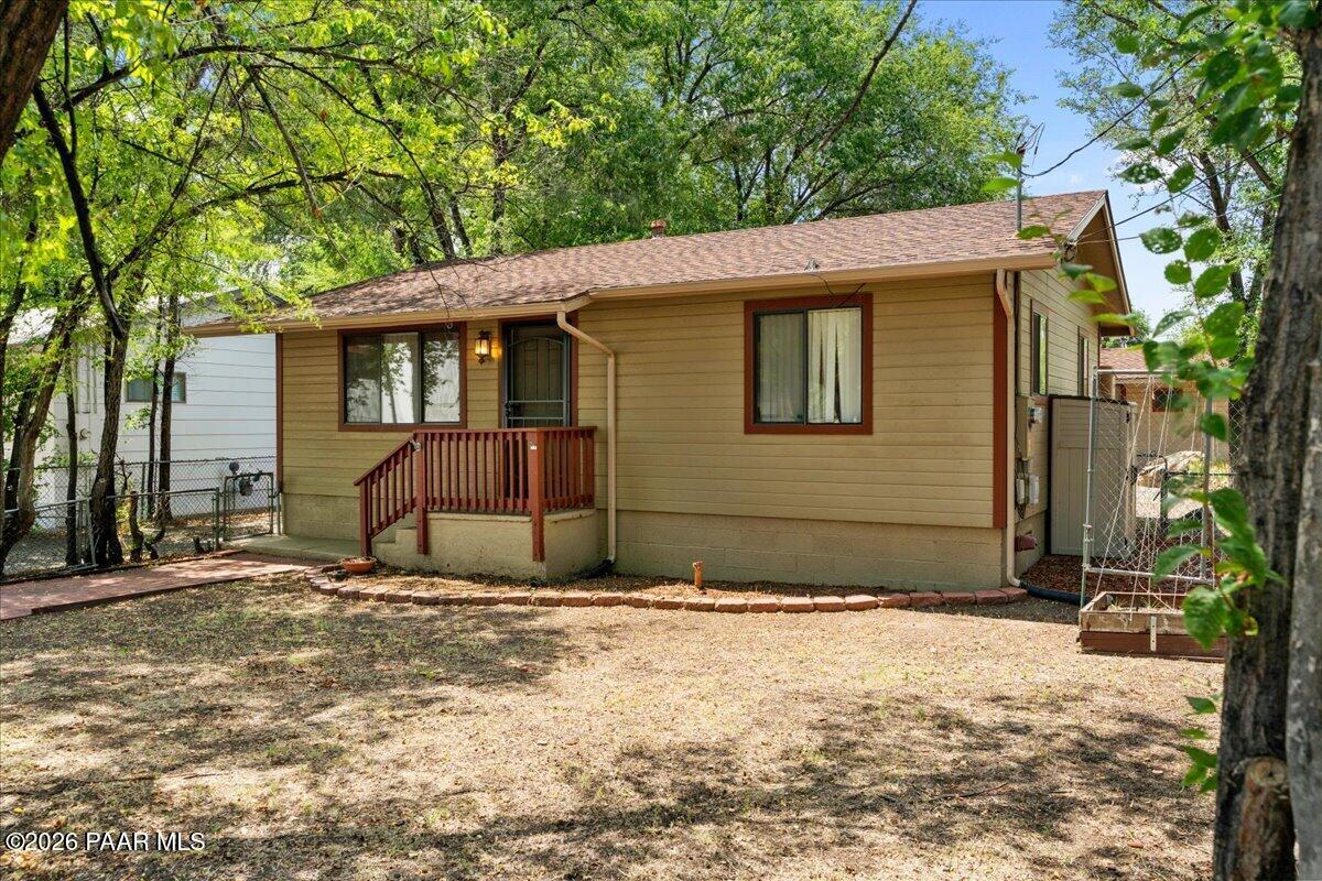 622 Ruth Street Prescott, AZ 86301 - Photo 6 of 32 04-Front Yard