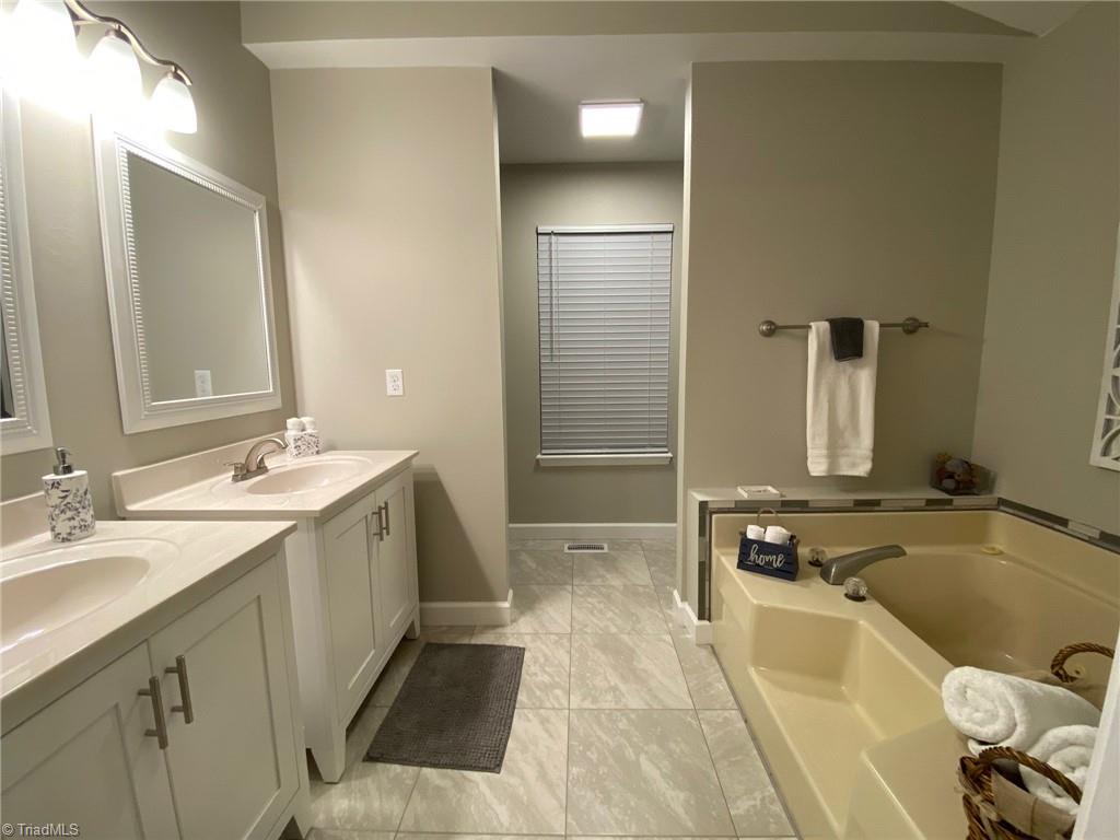 2804 Overview Terrace High Point, NC 27265 - Photo 29 of 49 Gallery Image 29