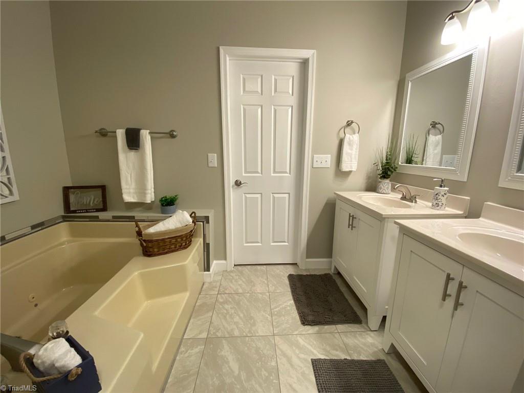 2804 Overview Terrace High Point, NC 27265 - Photo 33 of 49 Gallery Image 33