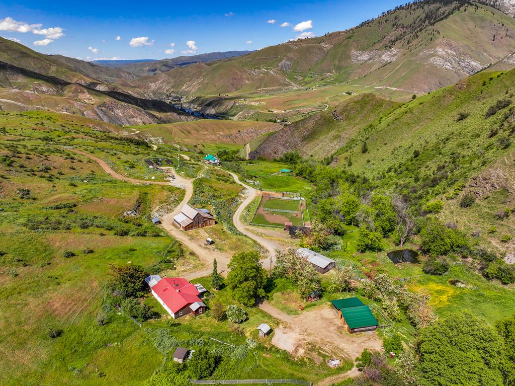255 Seven U Ranch Road Lucile, ID 83542 - Photo 2 of 47 Overview of the living area