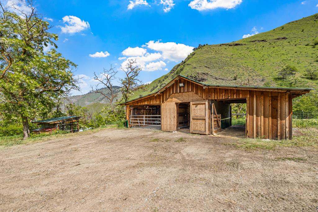 255 Seven U Ranch Road Lucile, ID 83542 - Photo 22 of 47 Barn