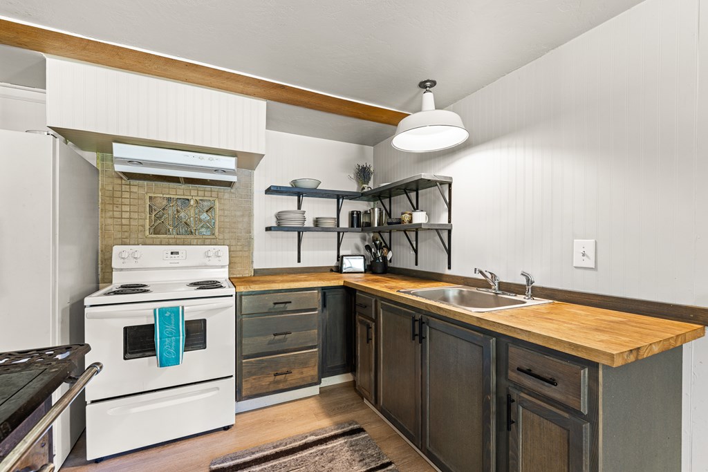 255 Seven U Ranch Road Lucile, ID 83542 - Photo 4 of 47 Main house kitchen