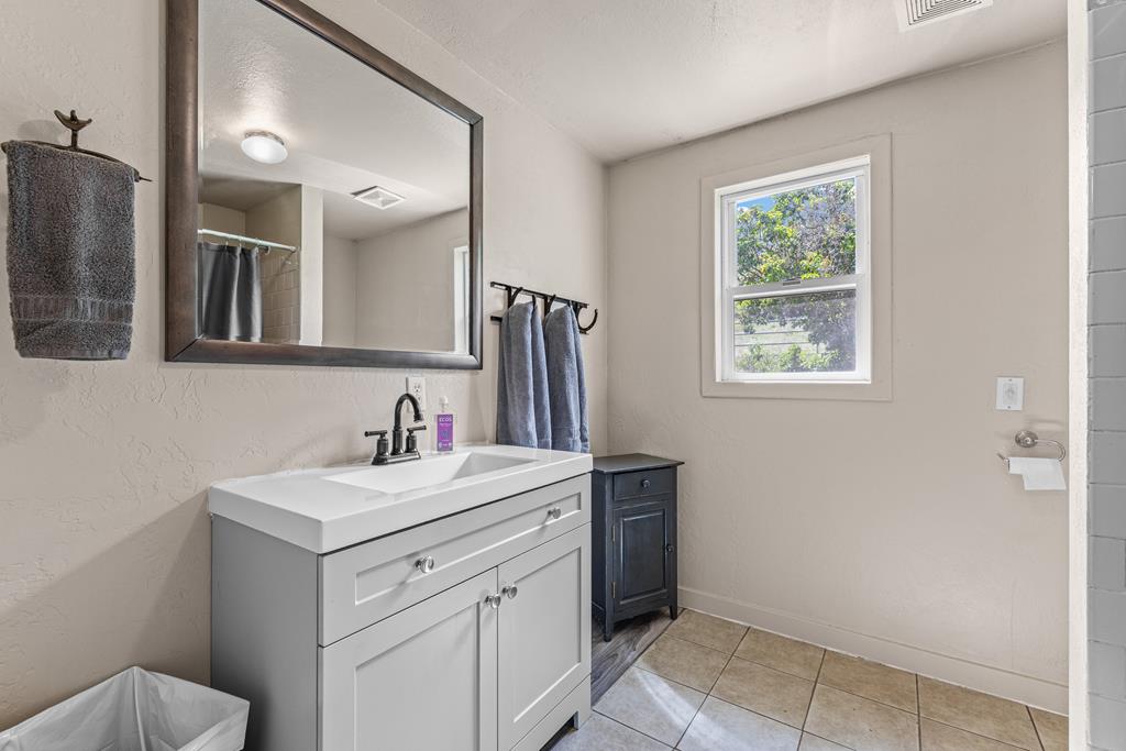 255 Seven U Ranch Road Lucile, ID 83542 - Photo 7 of 47 Main House bathroom