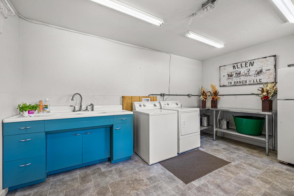 255 Seven U Ranch Road Lucile, ID 83542 - Photo 8 of 47 Bathroom