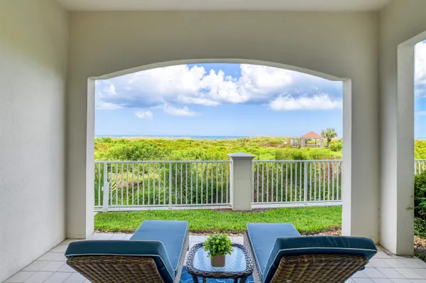 a view of entryway with a mirror
