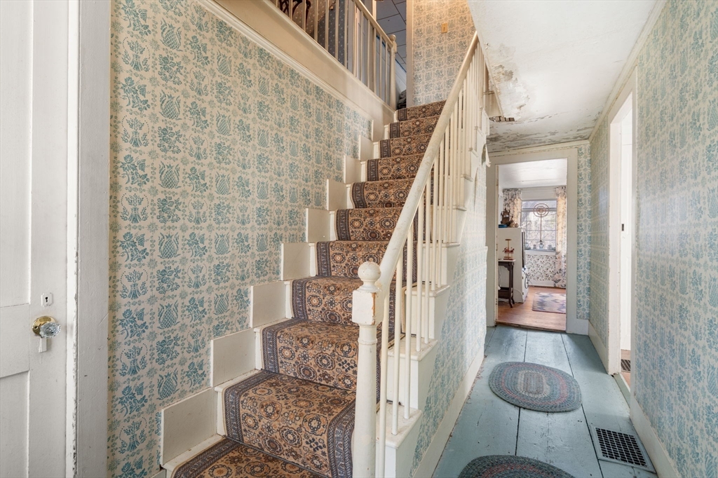 17 North Main Street Upton, MA 01568 - Photo 4 of 16