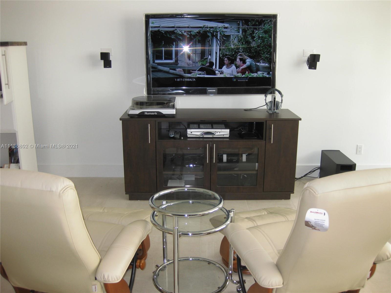 100 Lincoln Road, Unit 928 Miami Beach, FL 33139 - Photo 13 of 21 a kitchen with a stove and a microwave