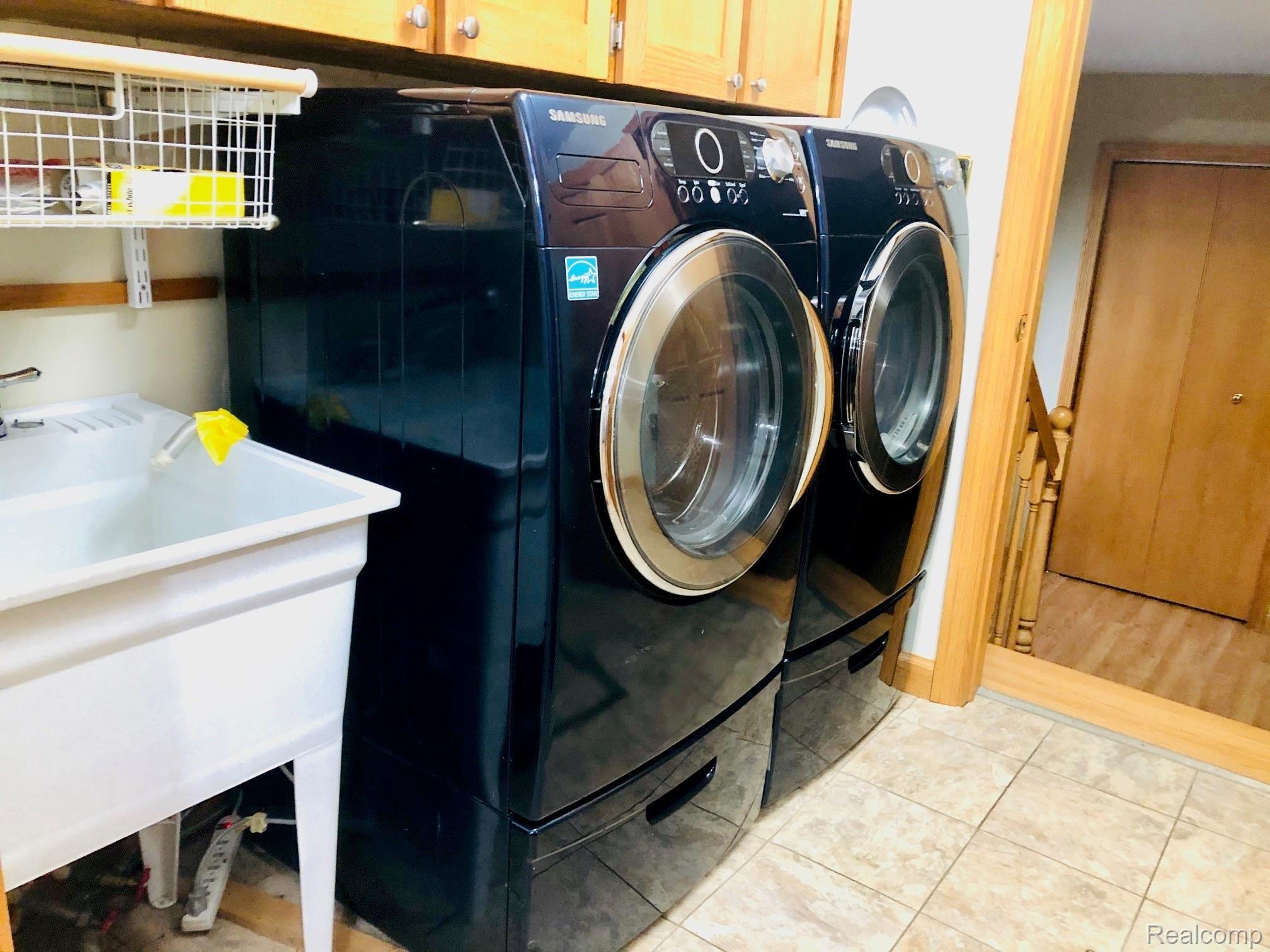 4900 Ohara Road Carleton, MI 48117 - Photo 13 of 20 o laundry rm.jpg