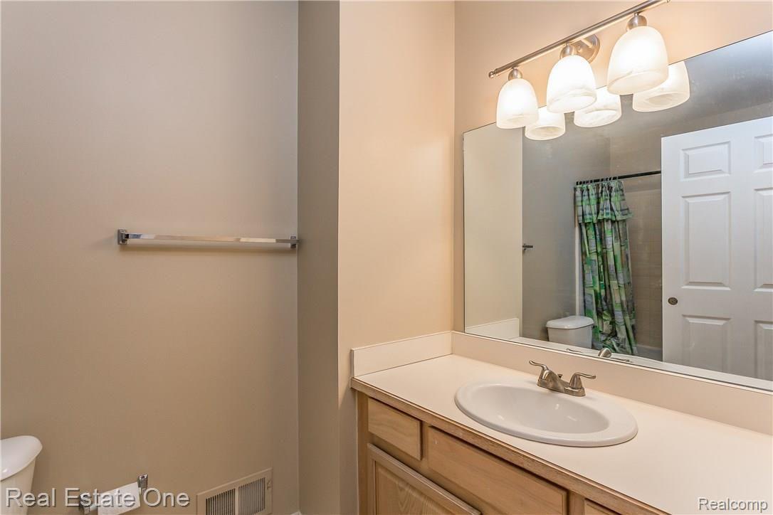 110 Pine Tree Ridge, Unit 43 Waterford, MI 48327 - Photo 19 of 30 026-3675241-large.jpg